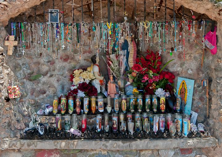 Taos High Road Sanctuario de Chimayo 1595.jpg